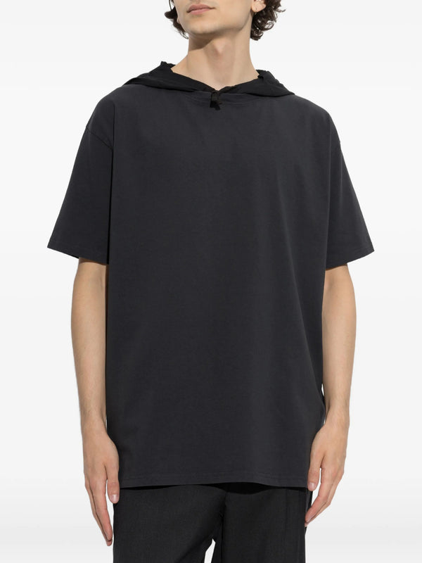 T-shirt con cappuccio