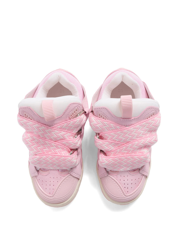 Sneakers Curb