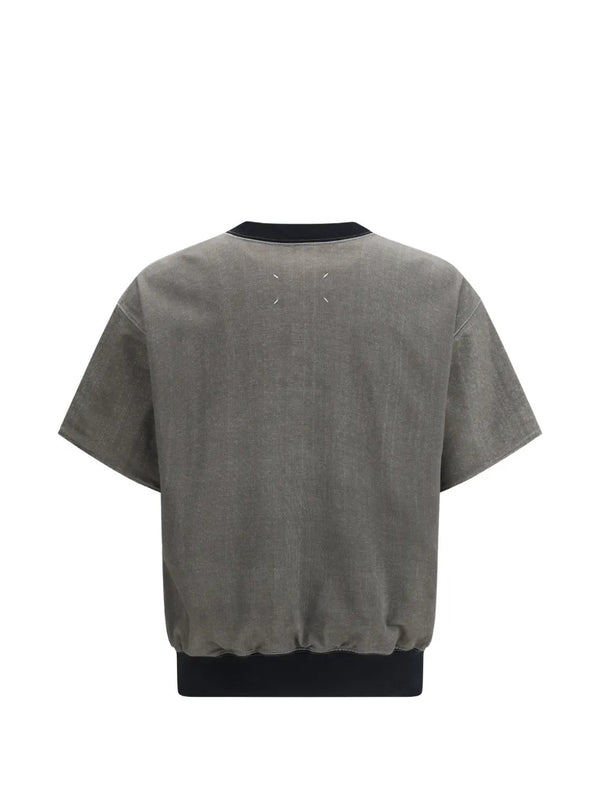 T-shirt college