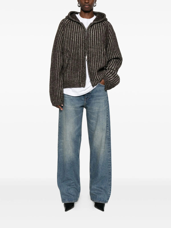Loose jeans