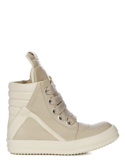 Jumbolace sneaks