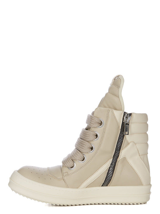 Jumbolace sneaks