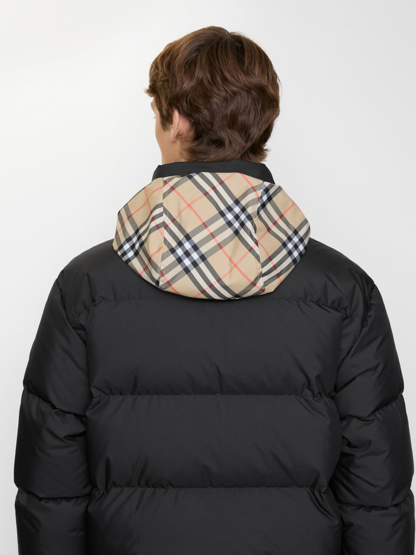 Down jacket with check finishes