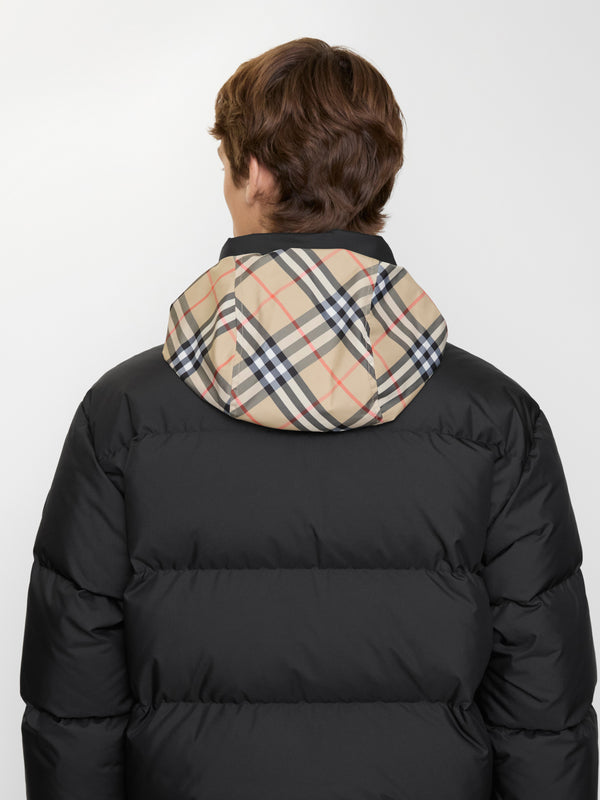 Down jacket with check finishes