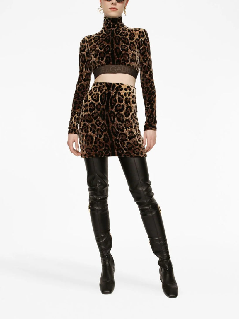Chenille turtle-neck top with jacquard leopard design