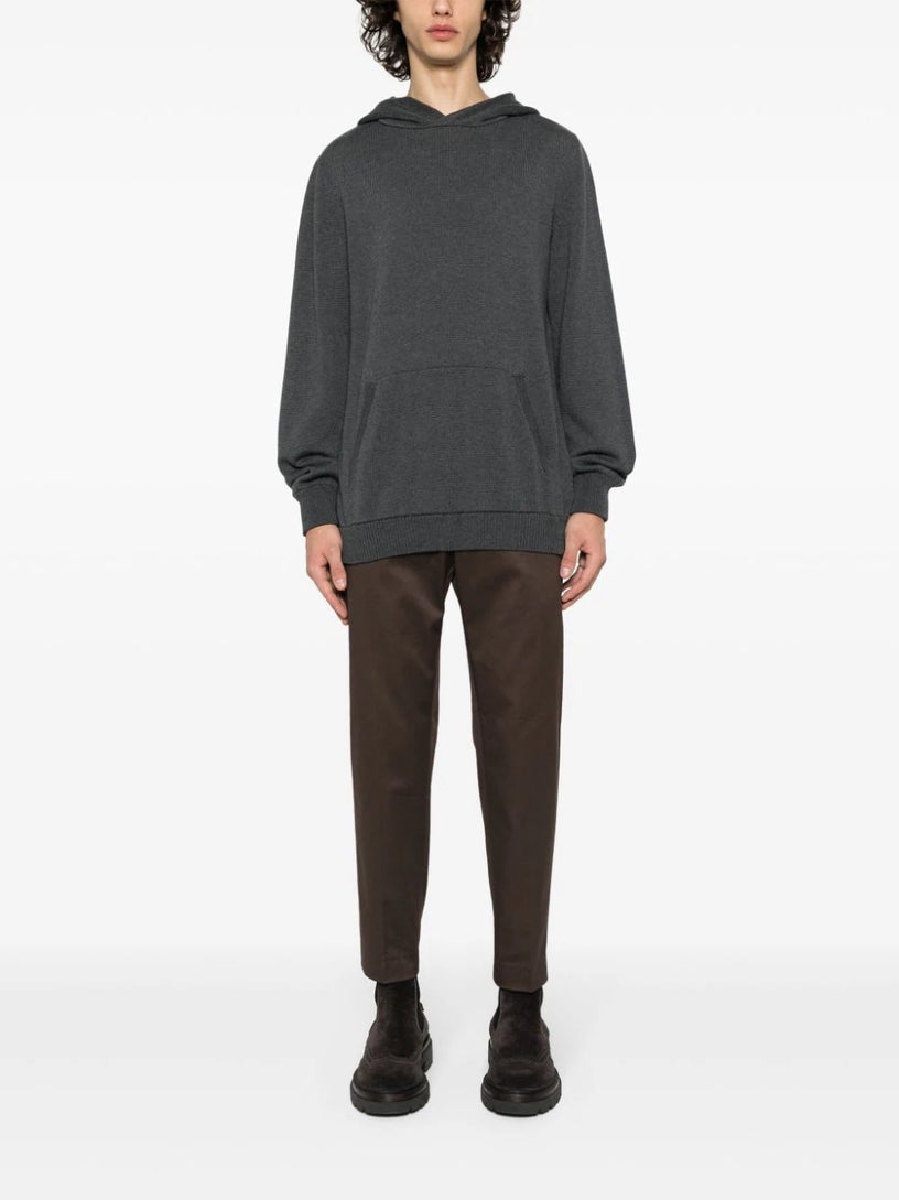 Knitted sweatshirt with hood