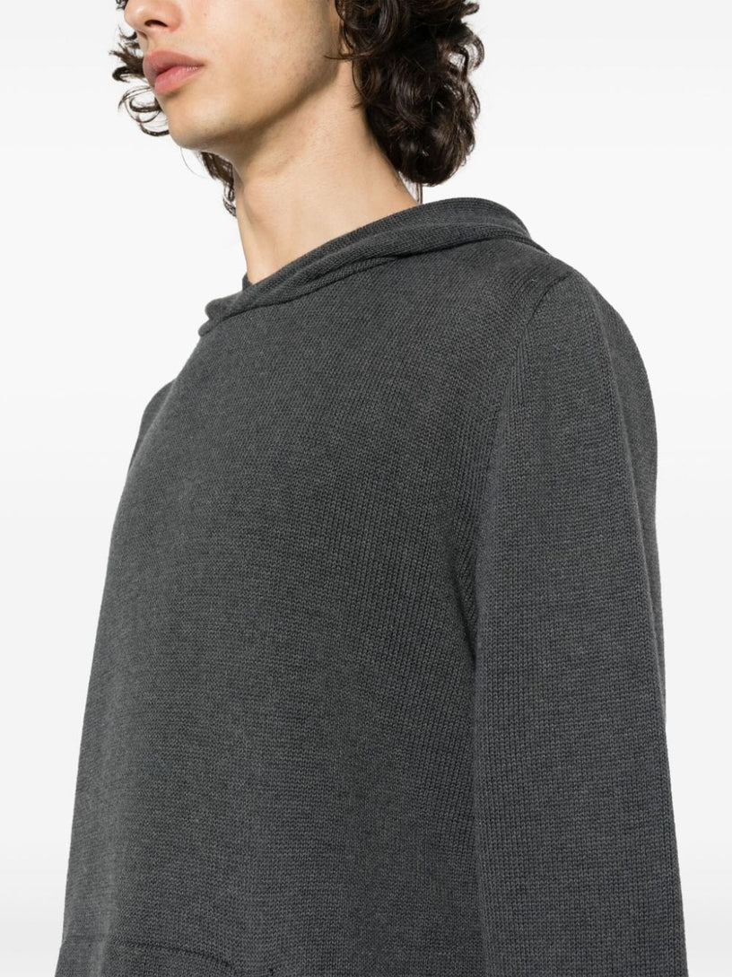 Knitted sweatshirt with hood