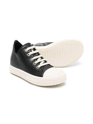 Low sneakers
