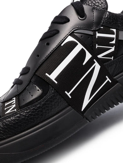 Low-top vl7n sneakers