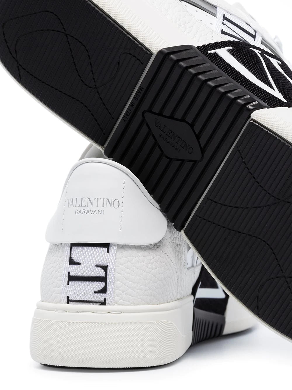 Low-top vl7n sneakers