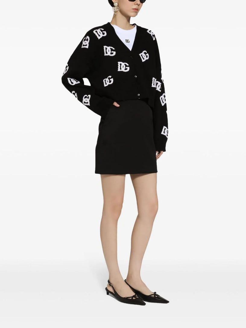 V-neck sweater in wool with DG logo inlay