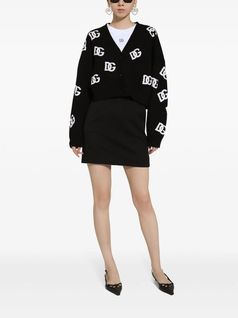 V-neck sweater in wool with DG logo inlay