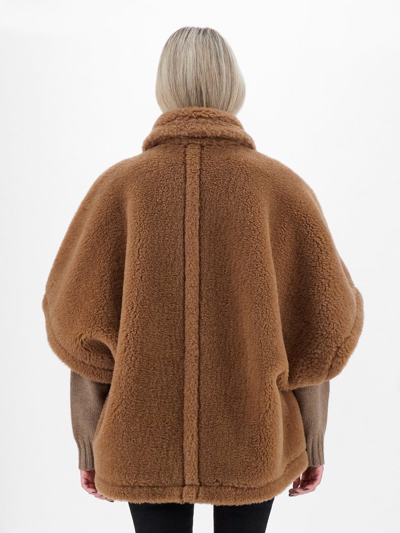 Tebe cape in Teddy fabric