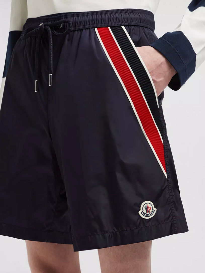 Swimsuit with tricolor hem
