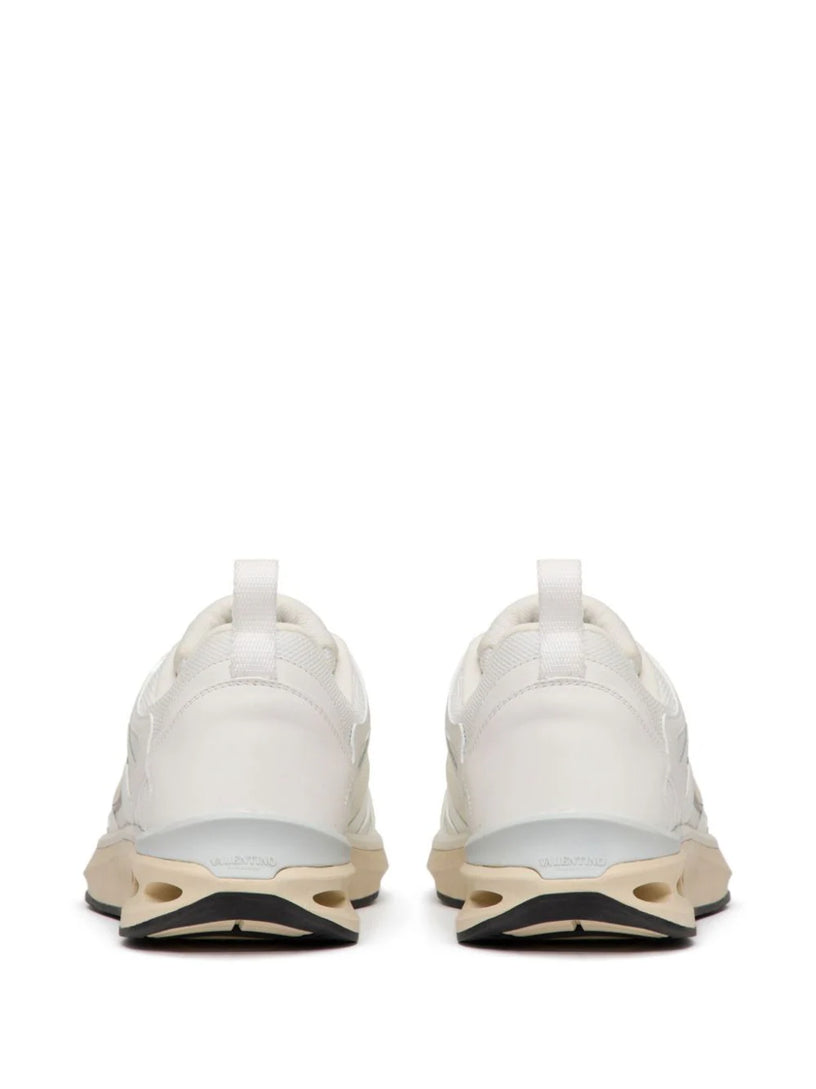 Low Top Vlogo Easyjog sneaker in calfskin and fabric