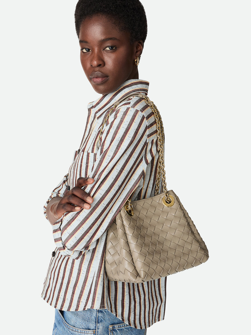 Small parachute with chain