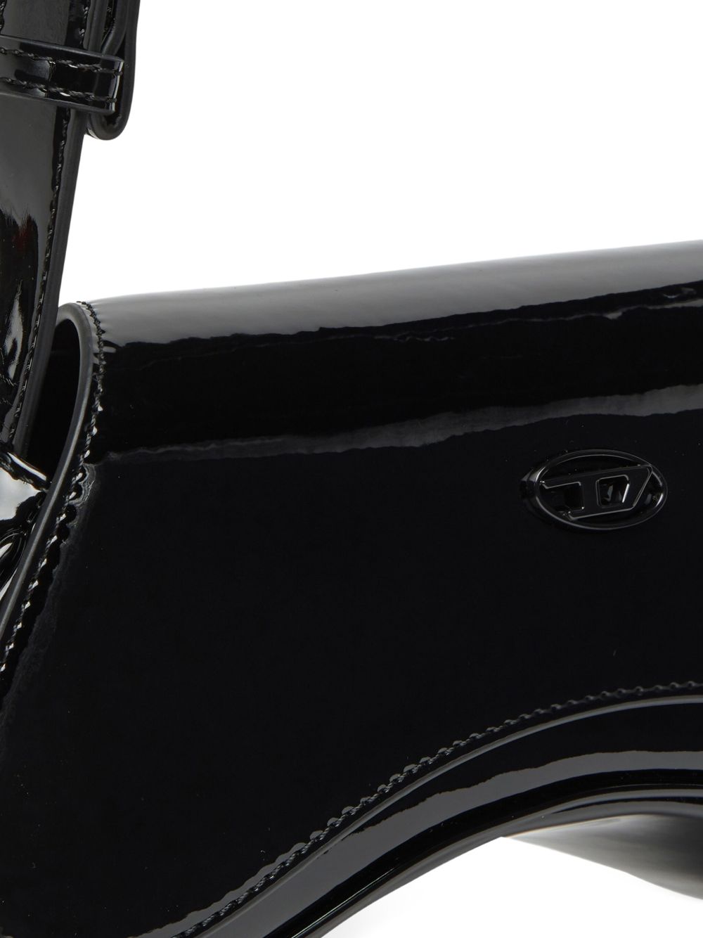 Play crossbody