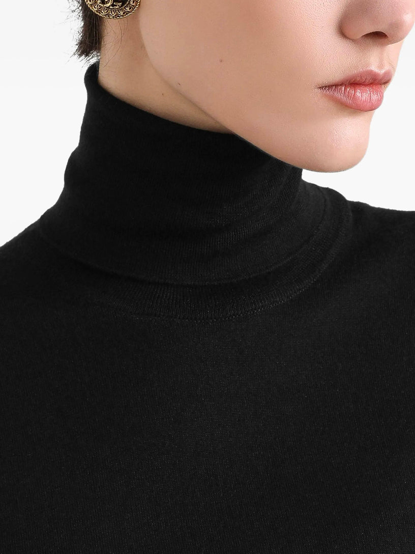 Clip earrings with DG logo