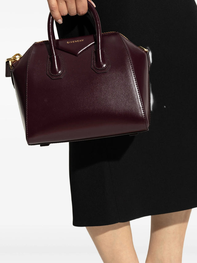 Antigona mini leather bag Box
