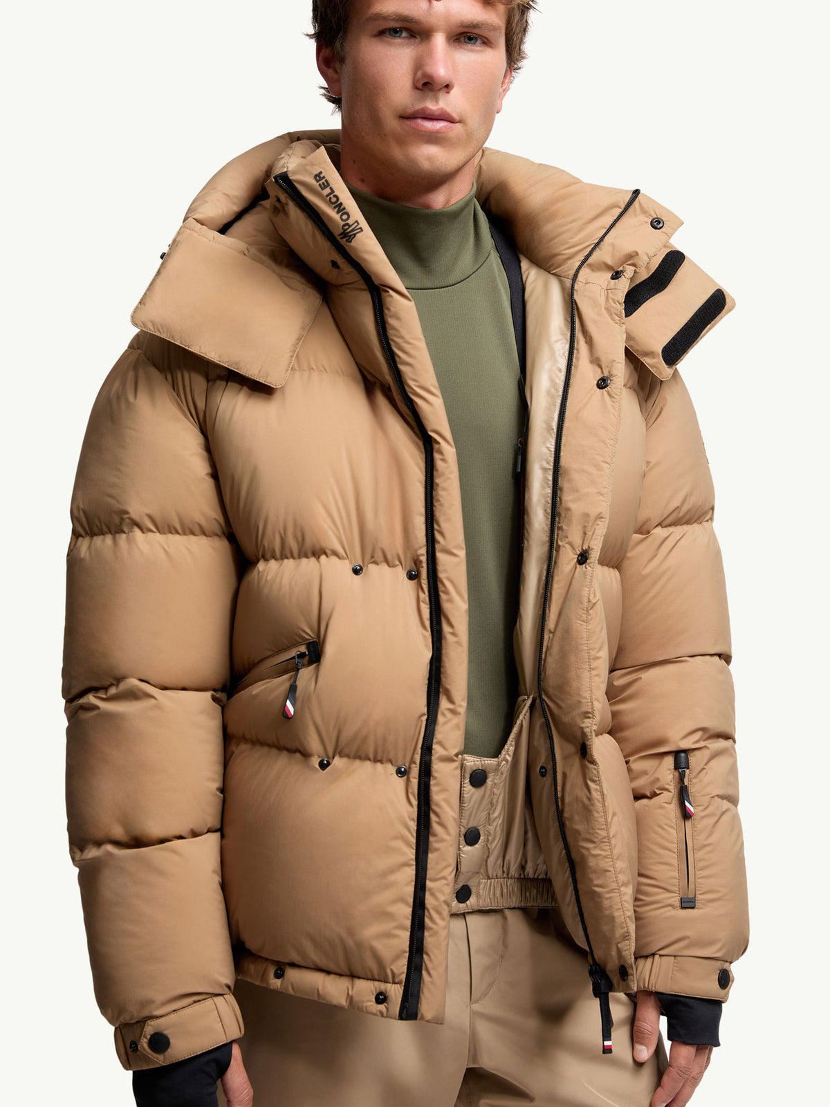 Coraia ski jacket with hood