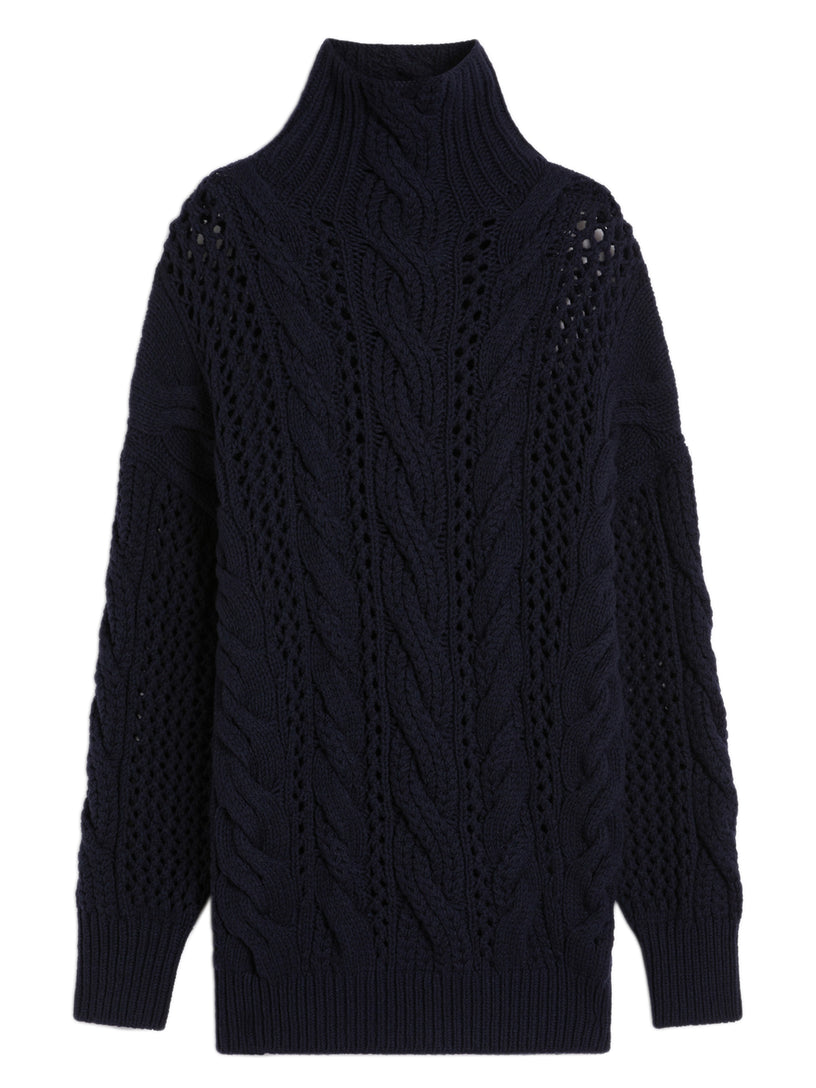 Oversized sweater with cables