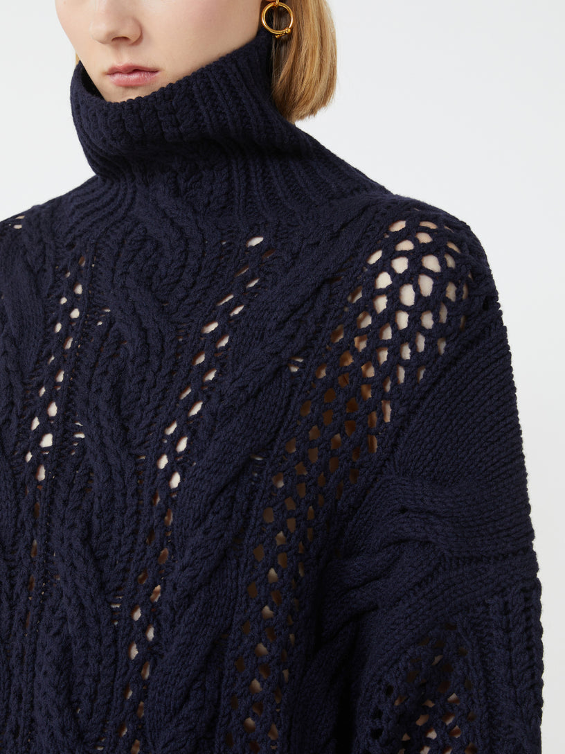 Oversized sweater with cables