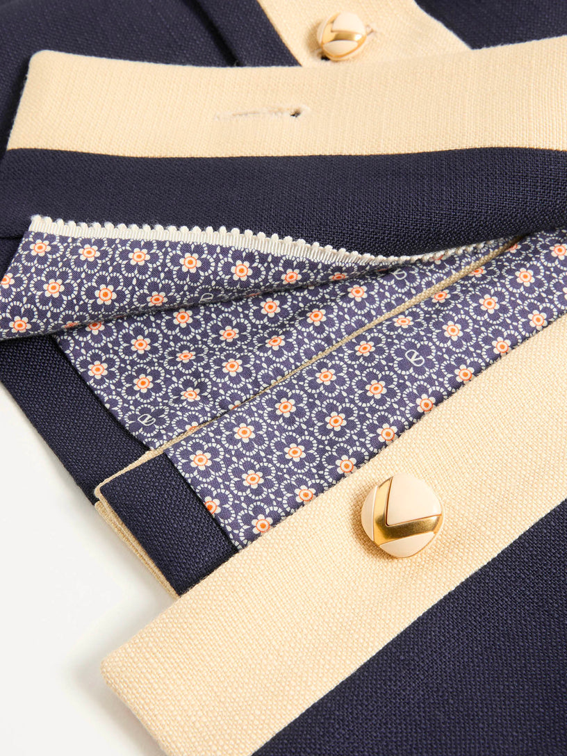 Single-breasted jacket with belt