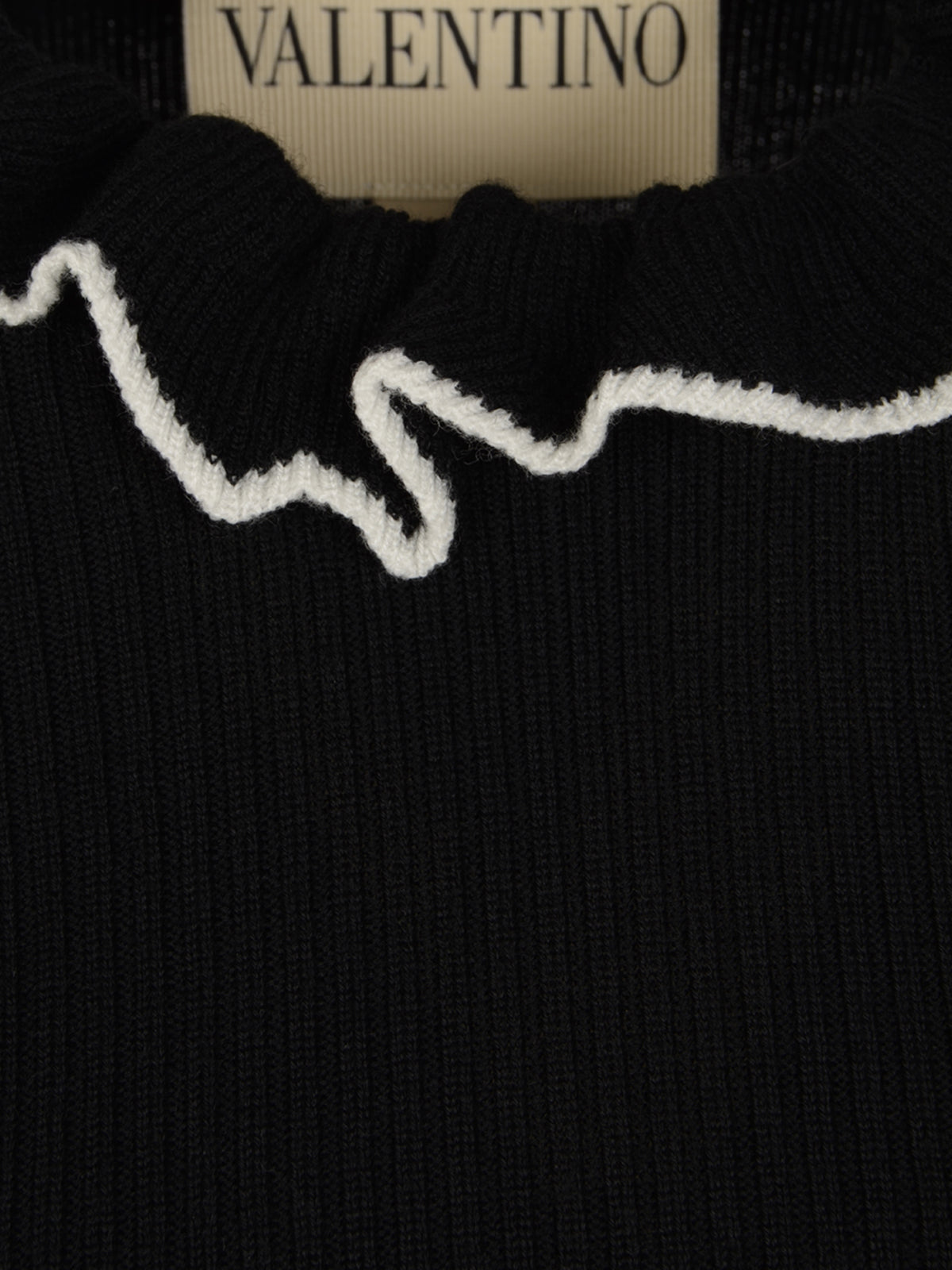 Ribbed sweater with ruffles