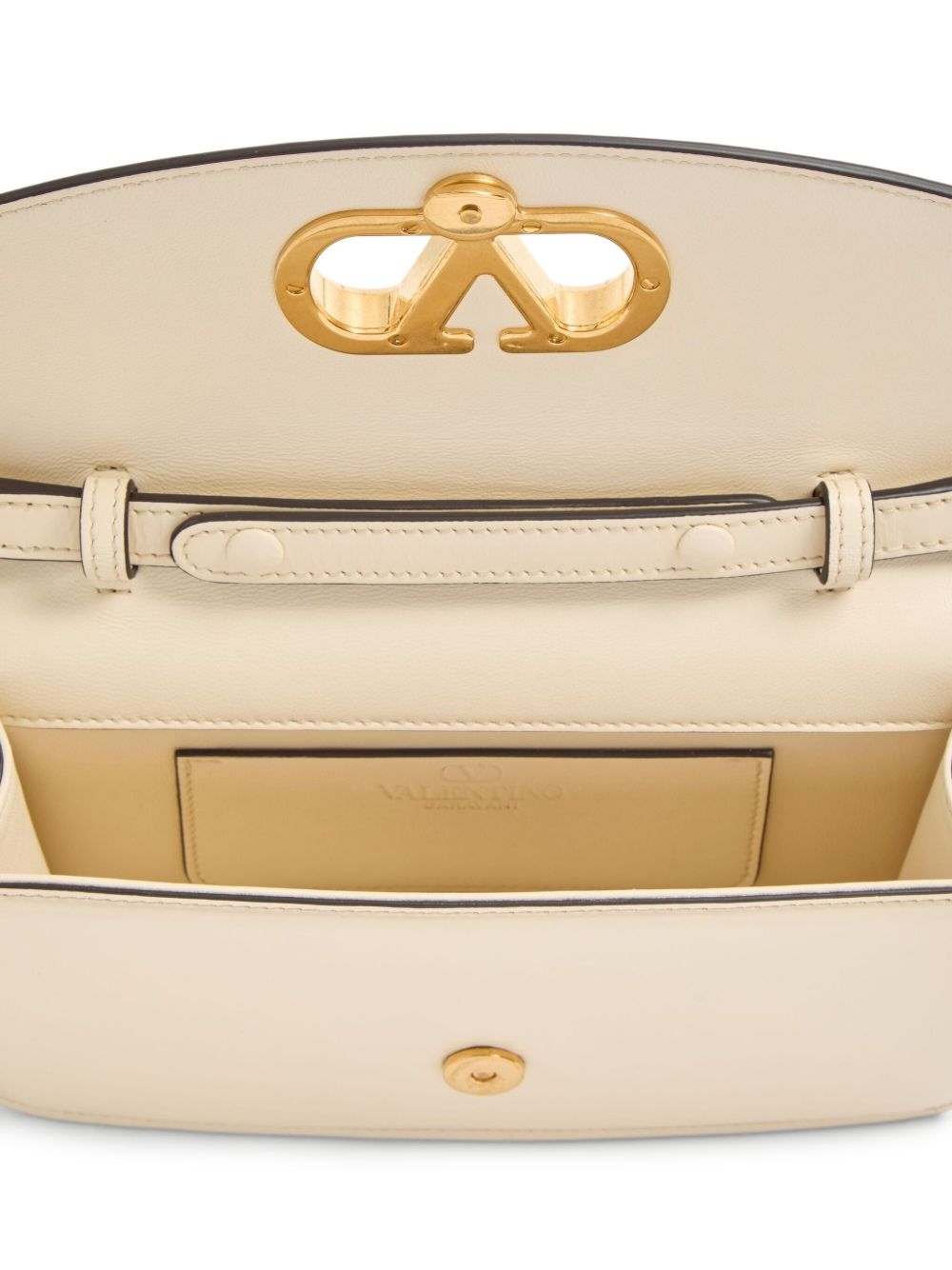 Vain clutch bag