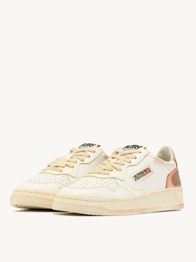 Sneakers medalist low in suede