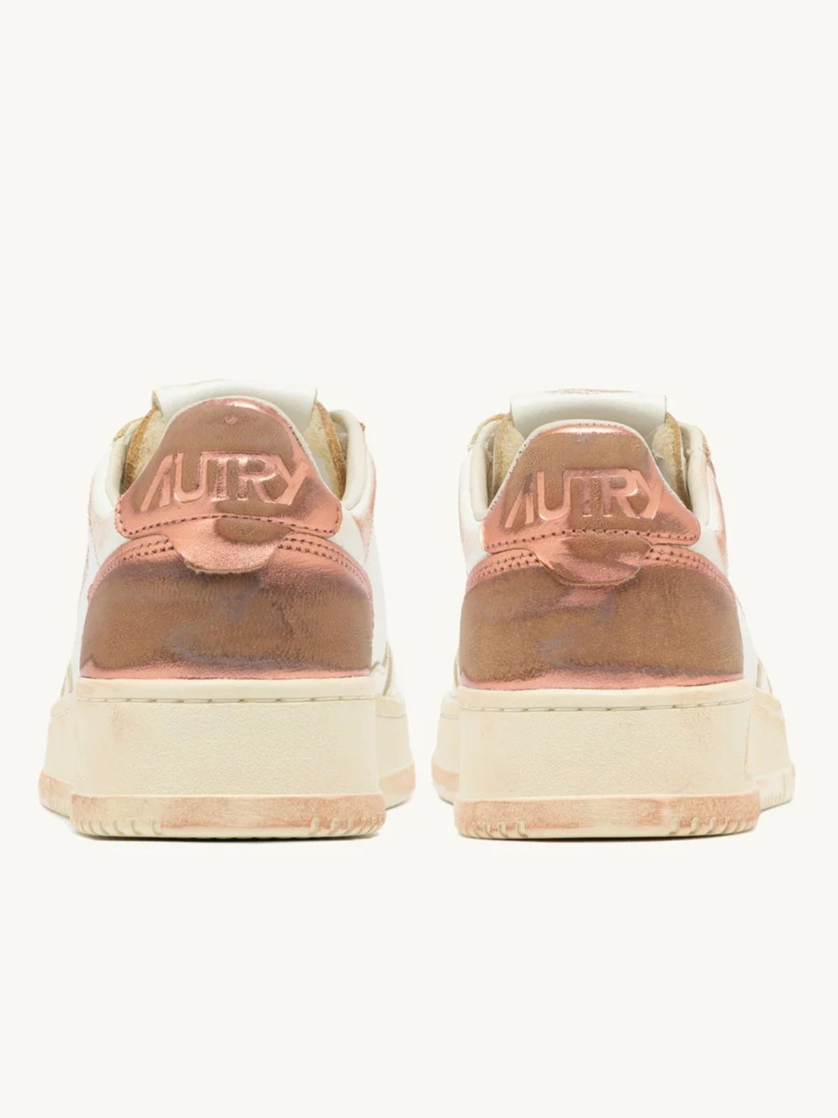 Sneakers medalist low in suede