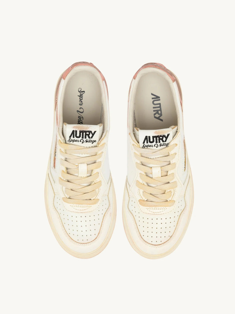 Sneakers medalist low in suede