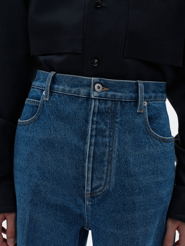 Wide-leg jeans with a medium indigo wash
