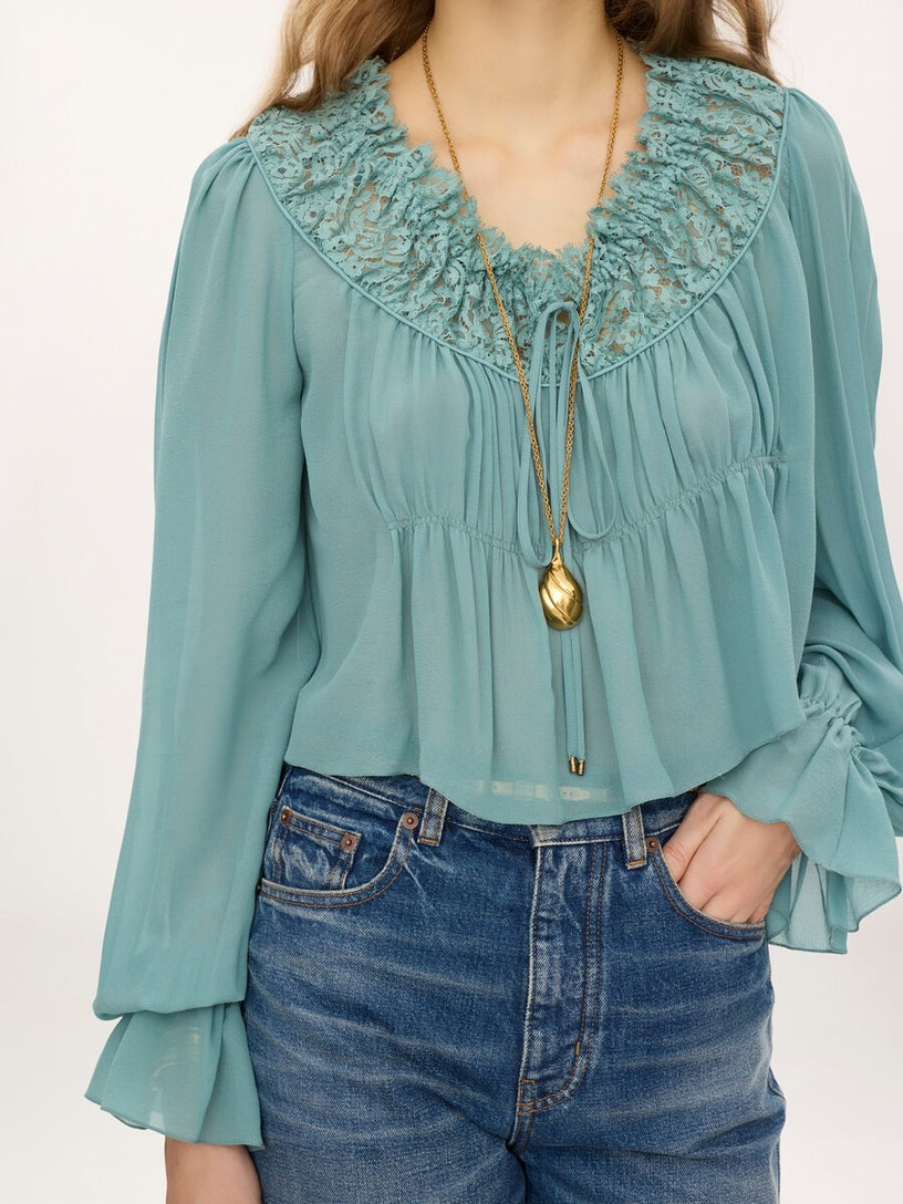 Top corto con scollo a U in georgette di seta e pizzo