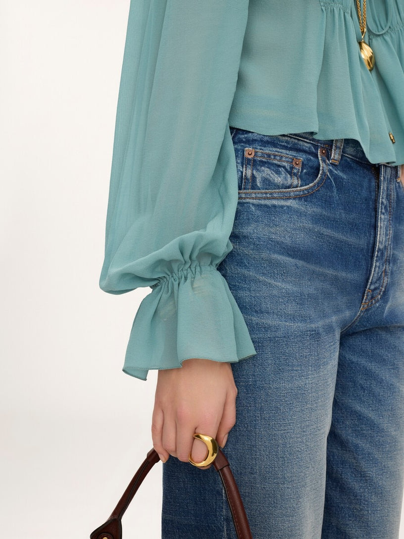 Top corto con scollo a U in georgette di seta e pizzo