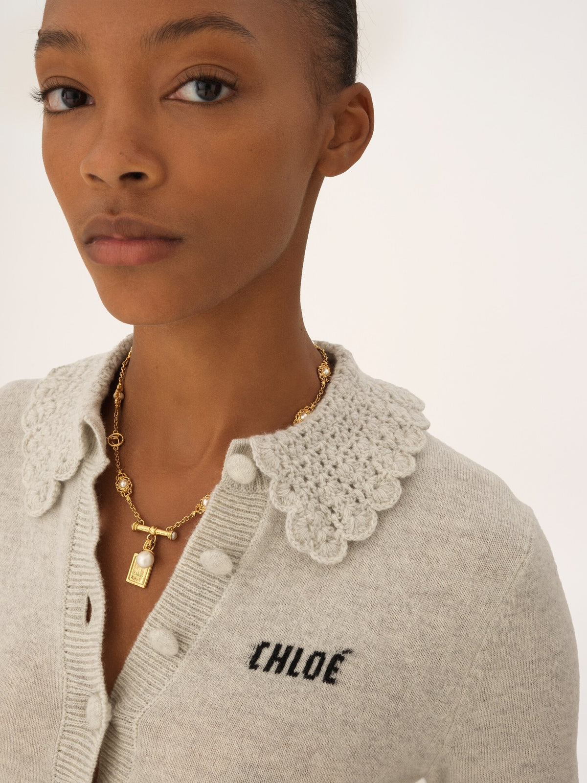 Cardigan aderente con logo