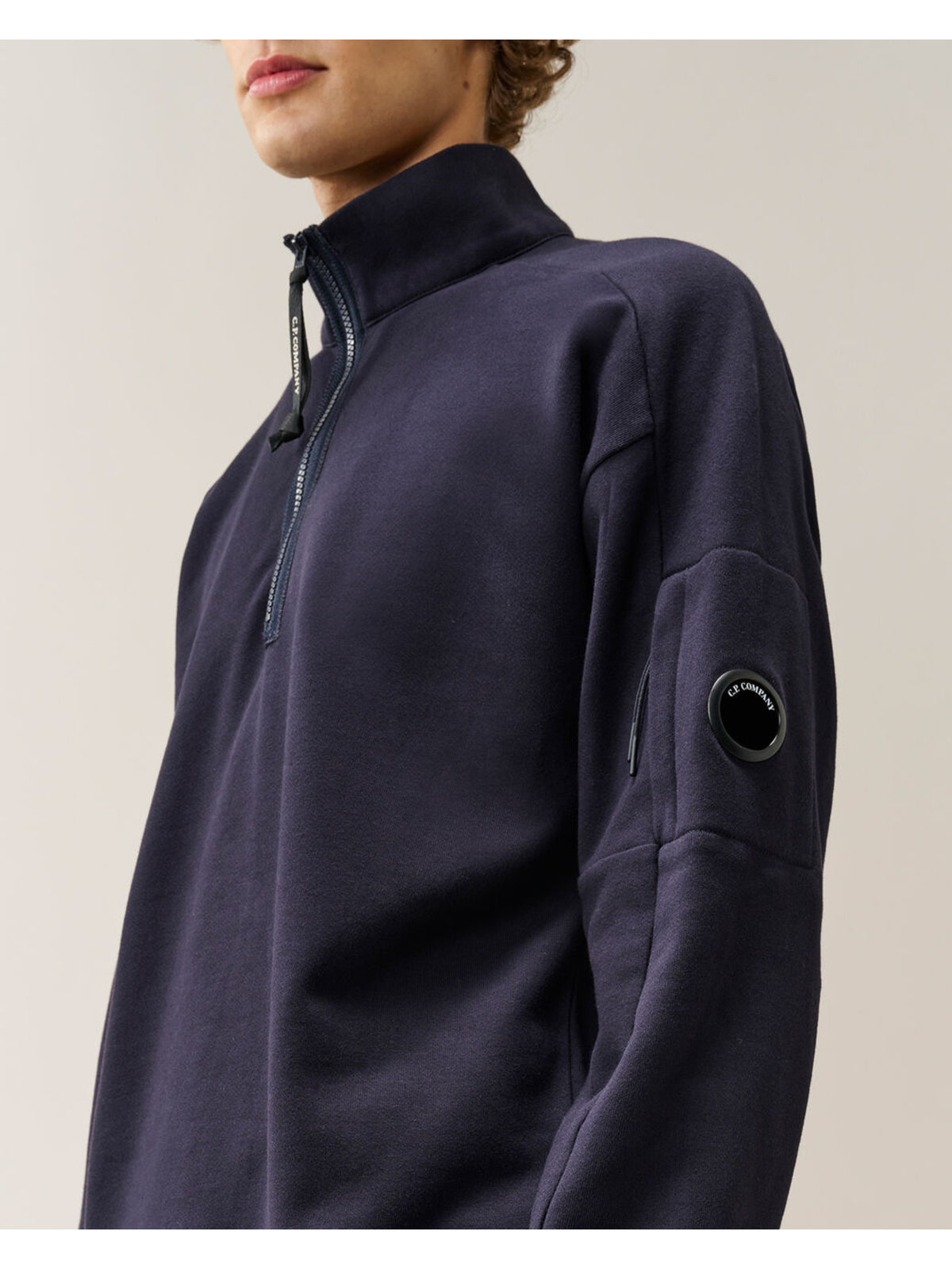 Felpa con mezza zip diagonal raised fleece lens