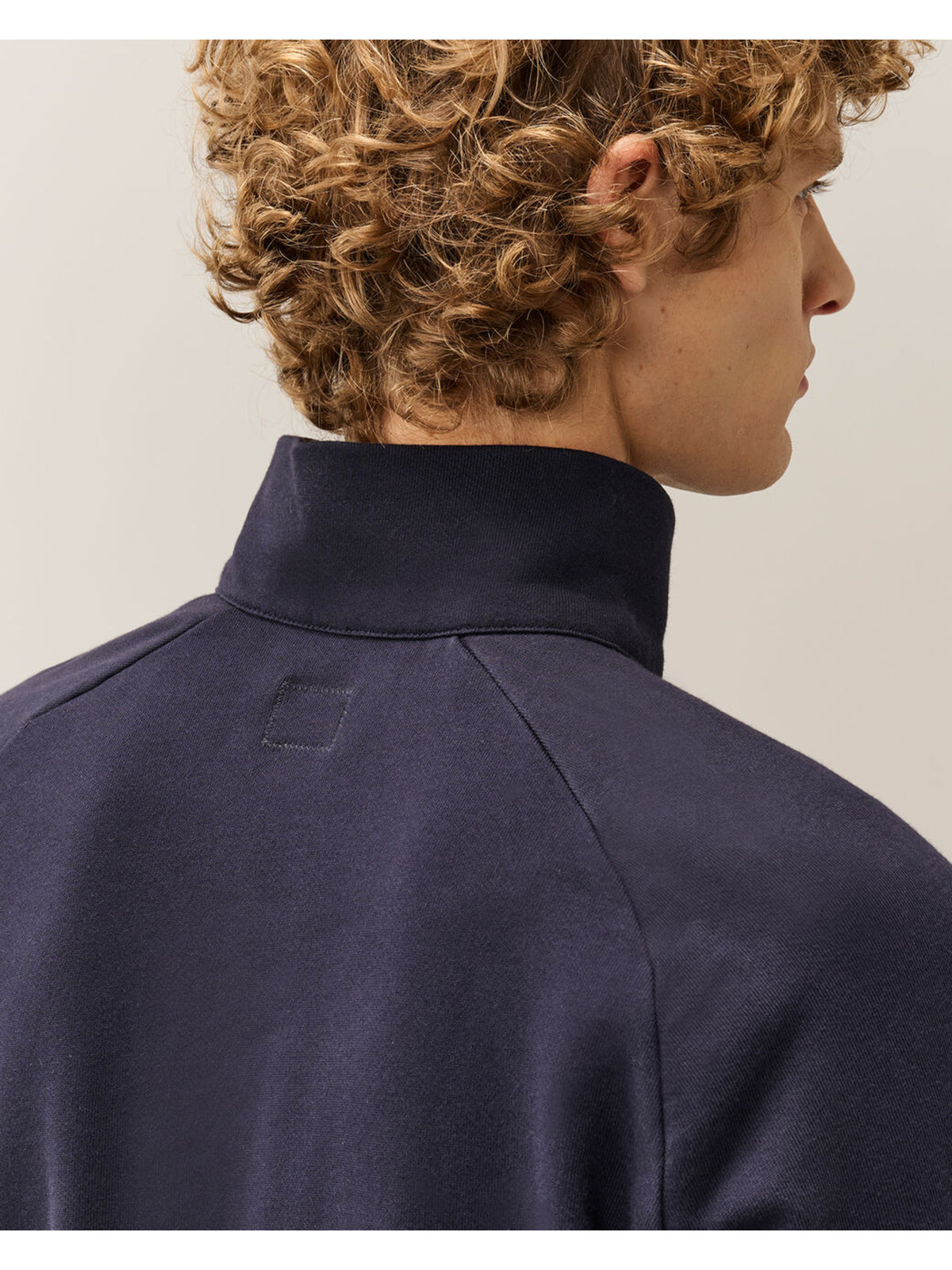 Felpa con mezza zip diagonal raised fleece lens