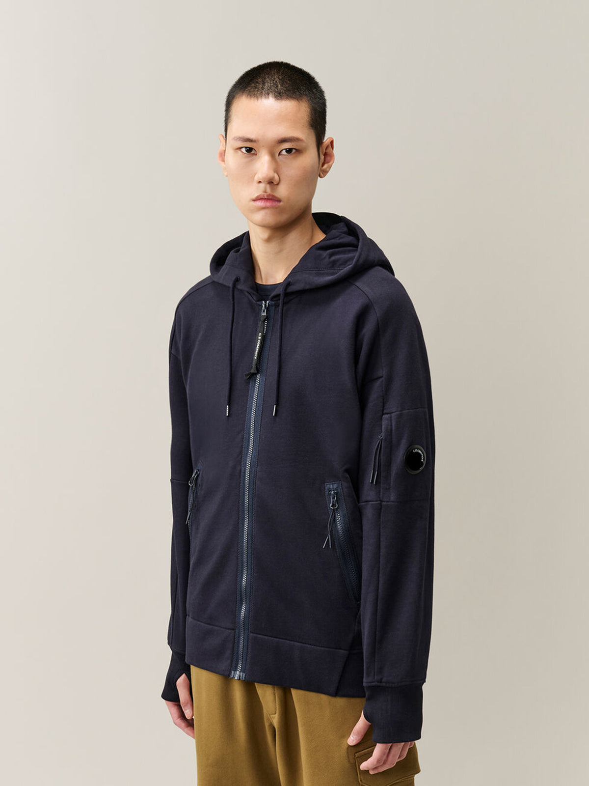 Felpa con cappuccio e zip diagonale in pile con lenti in rilievo