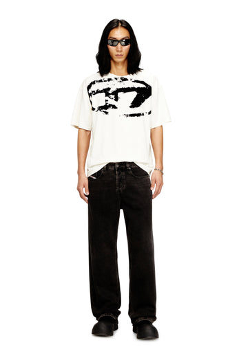 T-shirt con stampa distressed floccata