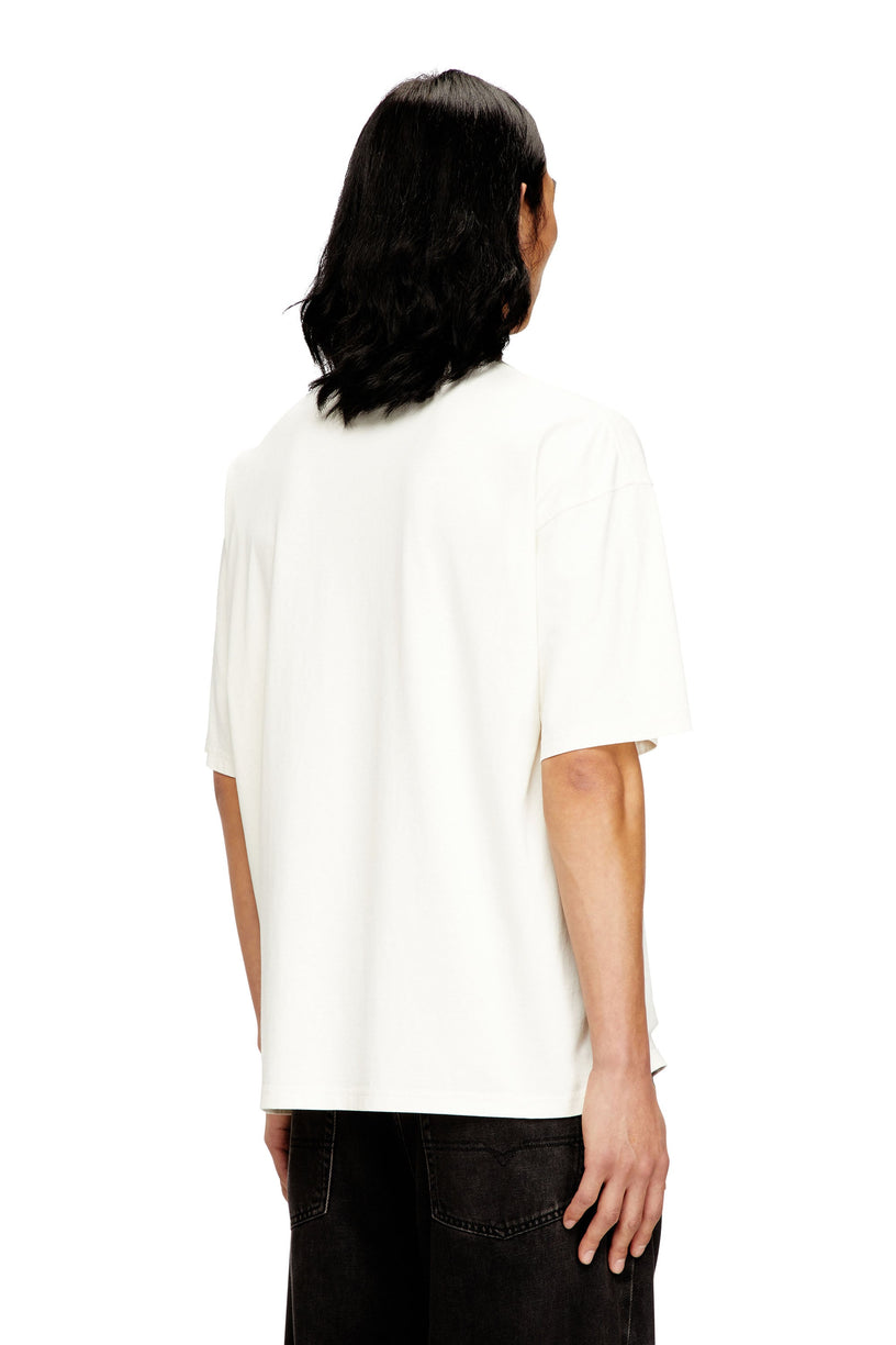 T-shirt con stampa distressed floccata