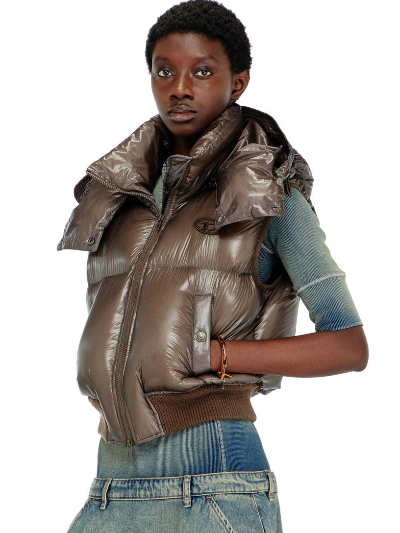 Gilet imbottito in tessuto ripstop con cappuccio removibile