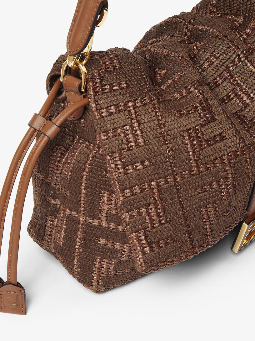 <H1 class=product-name style="BOX-SIZING: border-box; FONT-FAMILY: Georgia, sans-serif; FONT-WEIGHT: normal; MARGIN: 0px; LETTER-SPACING: -0.02em" kl-name="Mamma Baguette Medium Sellier brown raffia-effect material woven bag with FF embroidery" itemprop="name">Mamma Baguette Medium</H1>
<BR class=Apple-interchange-newline>