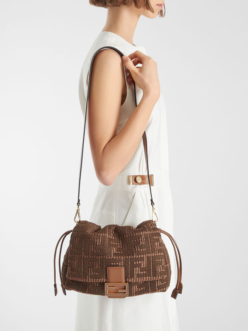 <H1 class=product-name style="BOX-SIZING: border-box; FONT-FAMILY: Georgia, sans-serif; FONT-WEIGHT: normal; MARGIN: 0px; LETTER-SPACING: -0.02em" kl-name="Mamma Baguette Medium Sellier brown raffia-effect material woven bag with FF embroidery" itemprop="name">Mamma Baguette Medium</H1>
<BR class=Apple-interchange-newline>