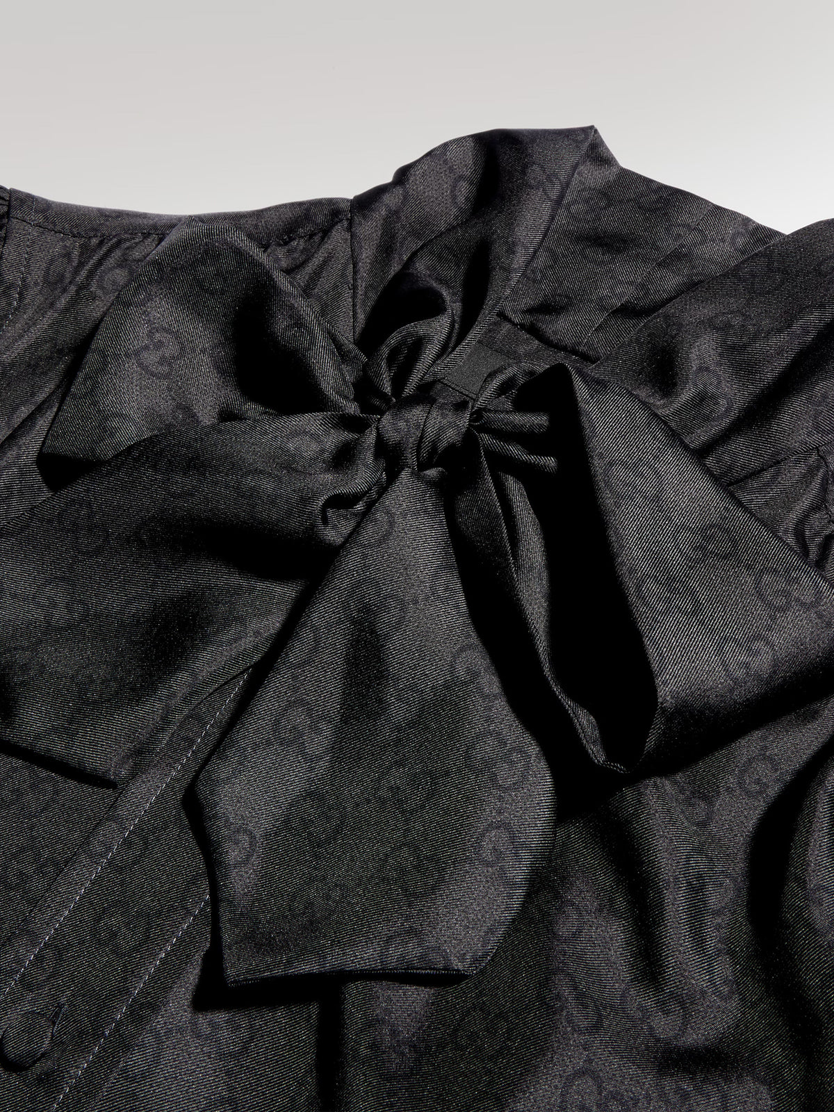Camicia in twill di seta stampata con fiocco