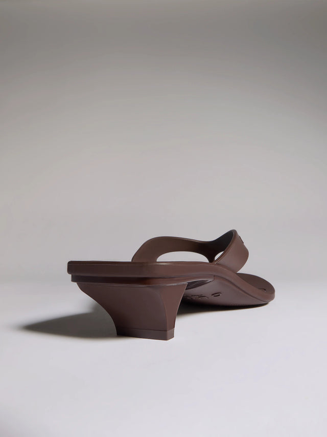 Vittoria flip flops