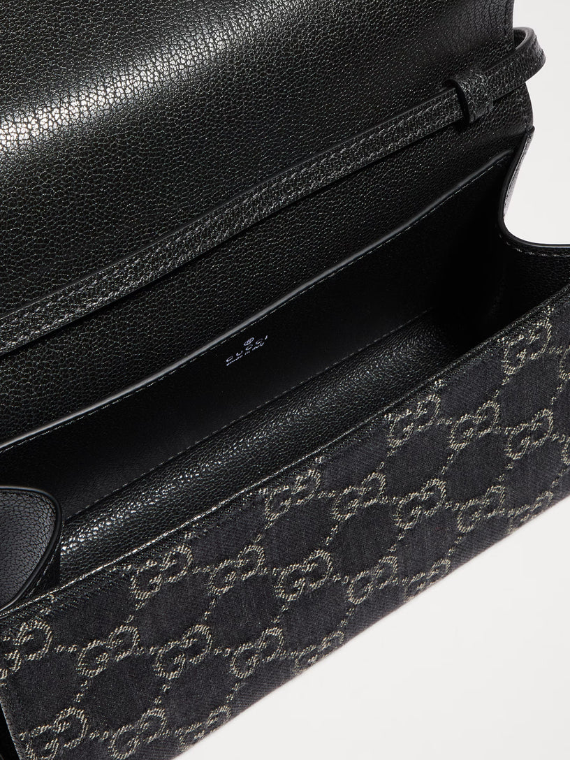 Pouch piccola con cinturino e placca Gucci