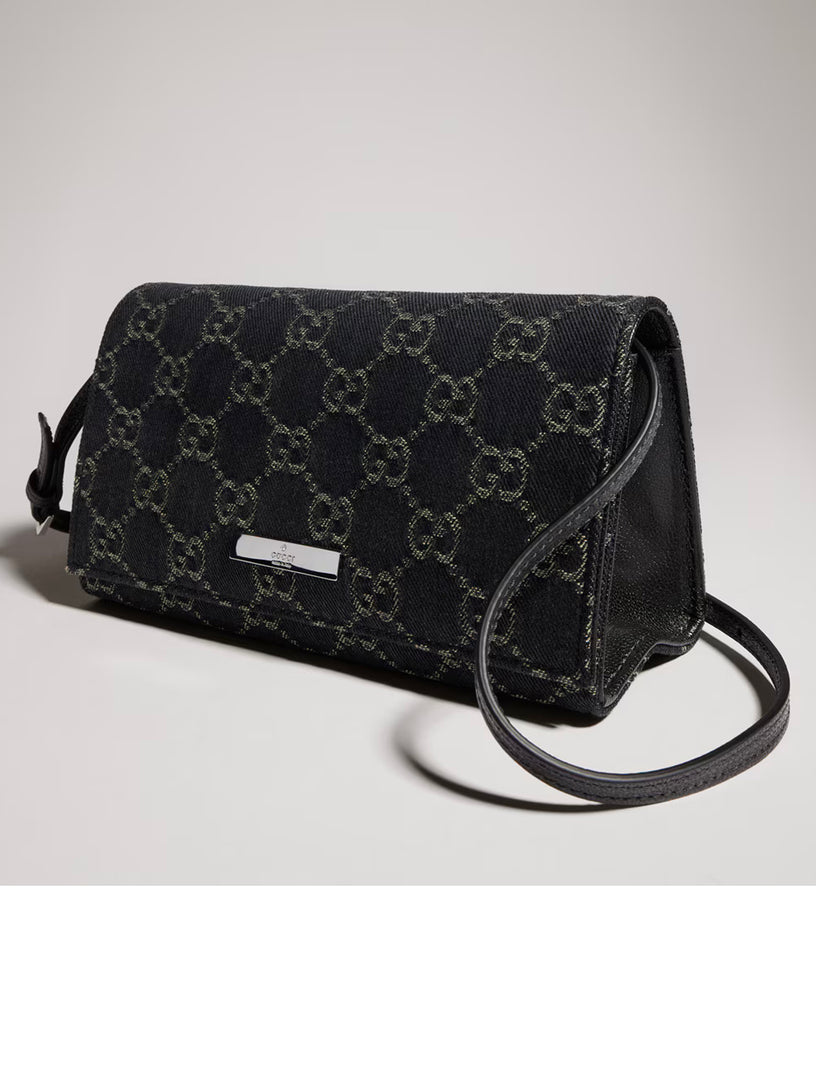 Pouch piccola con cinturino e placca Gucci