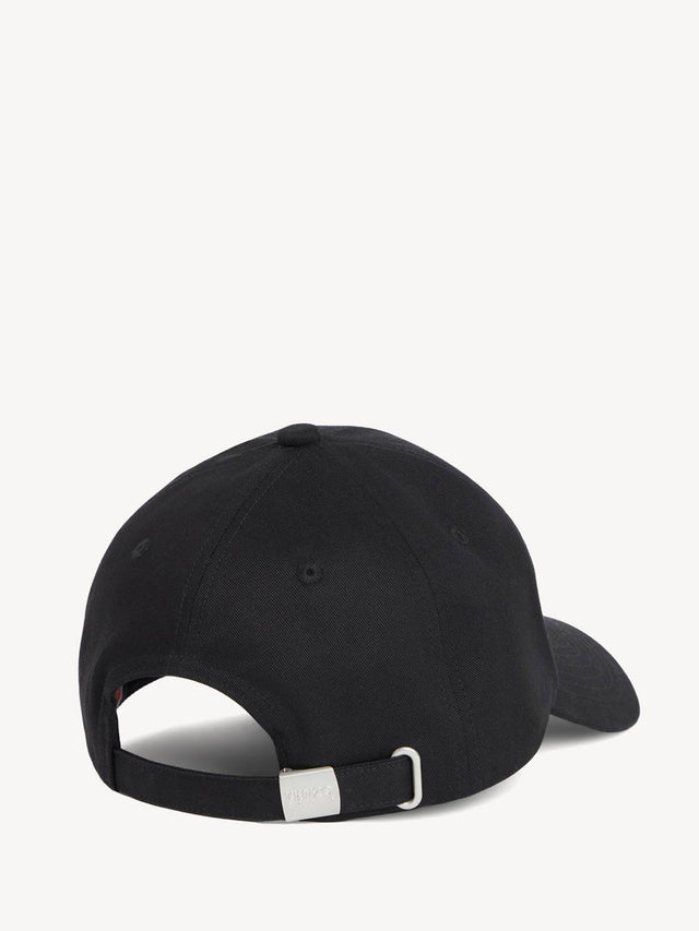 Cappello con ricamo