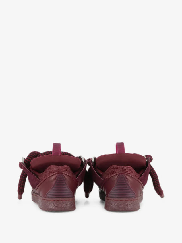 Sneakers Curb